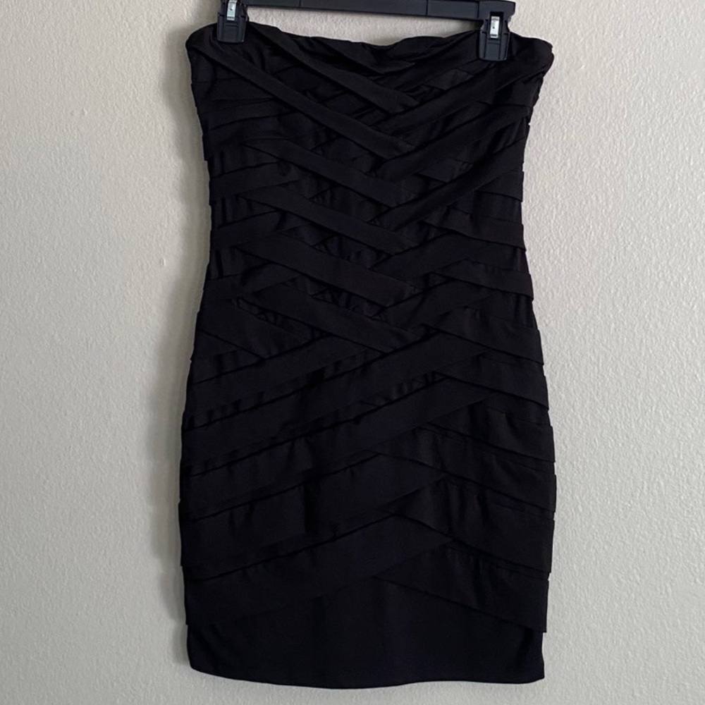 Nikibiki Black Criss Cross Strapless Bandage Weave Dress✨